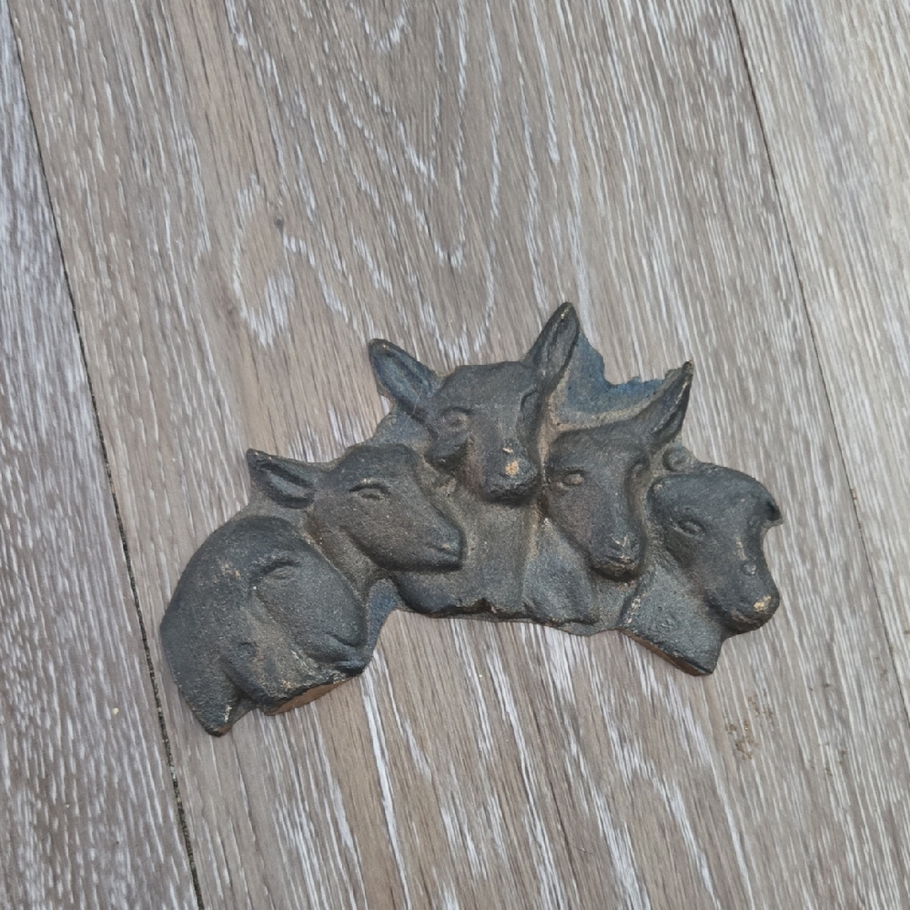 Rustic Animal Wall Decor Plaque